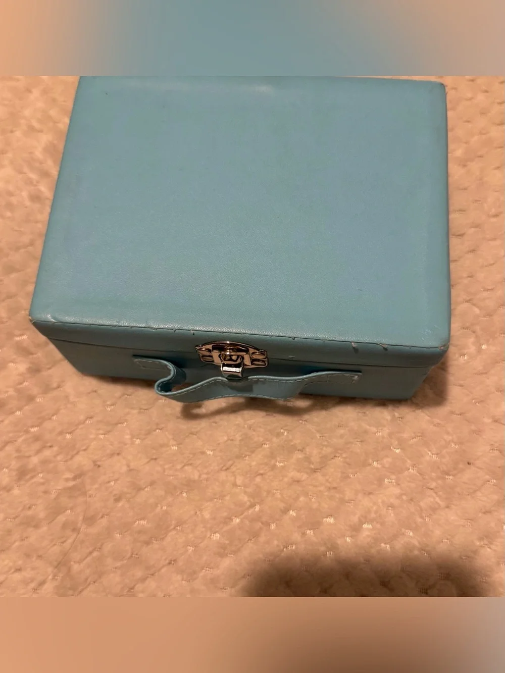 Authentic American Girl Doll Teal Jewelry Box Set Earrings & Red Beaded Necklace